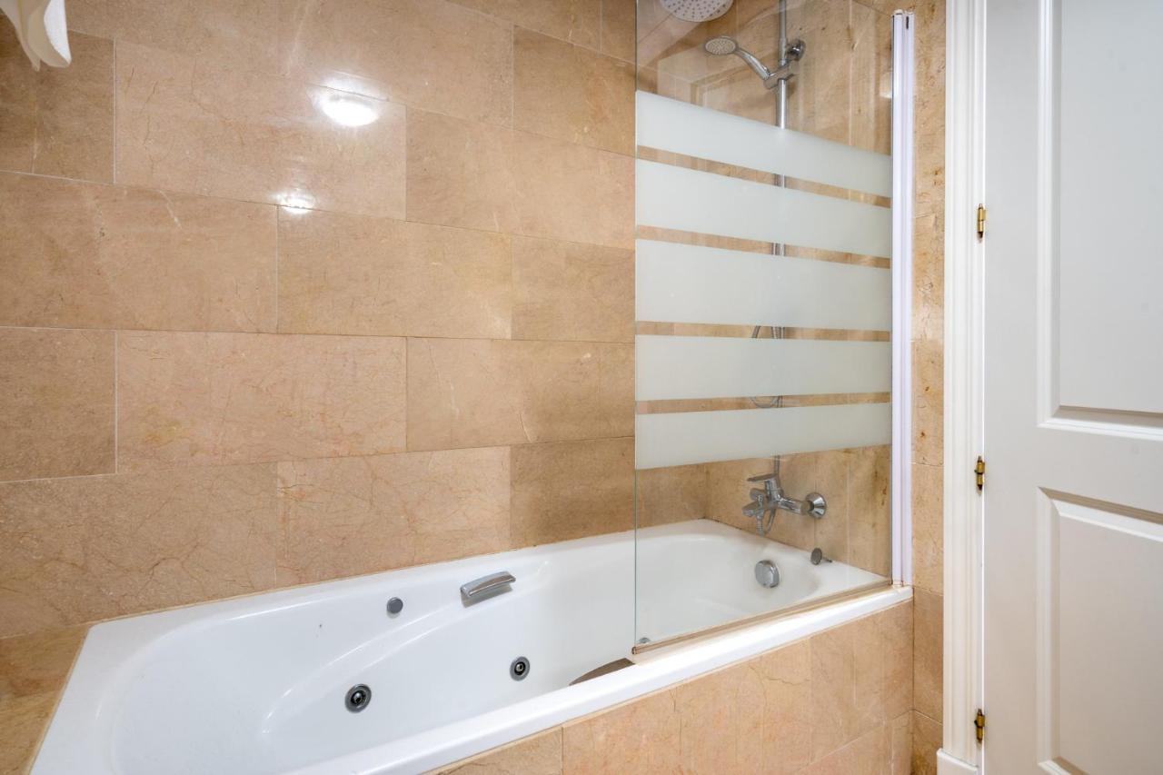9 Penthouse With Amazing Sea Views, Close To Golf Manilva Duquesa Exteriér fotografie