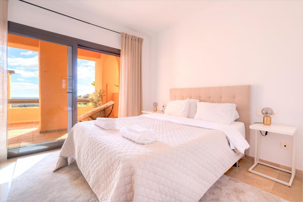 9 Penthouse With Amazing Sea Views, Close To Golf Manilva Duquesa Exteriér fotografie